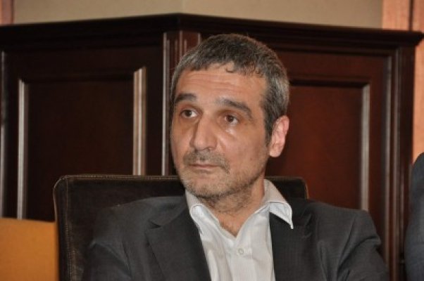 Fostul consilier prezidenţial Sebastian Lăzăroiu anunţă că votează cu Monica Macovei